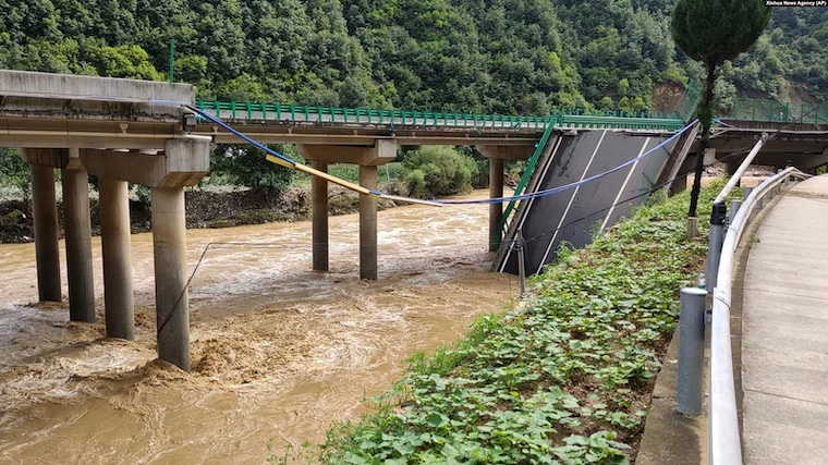 Collapsed bridge in Zhashui China