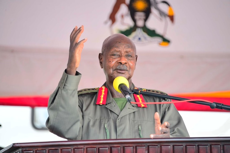 Museveni addressing ministers at Kyankzwnzi