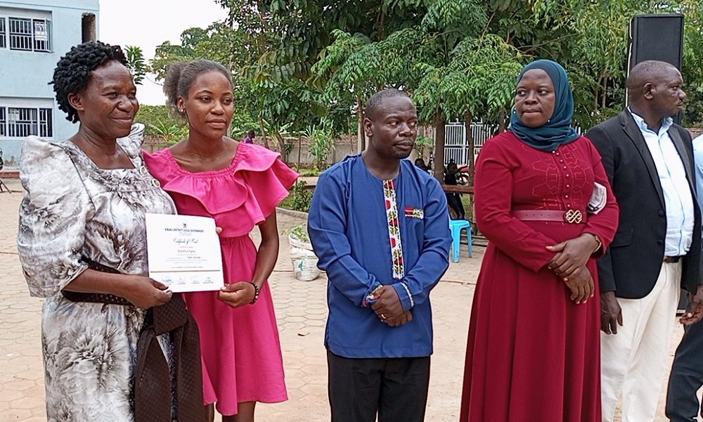 Minister Namuyangu issuing Certificate to Students