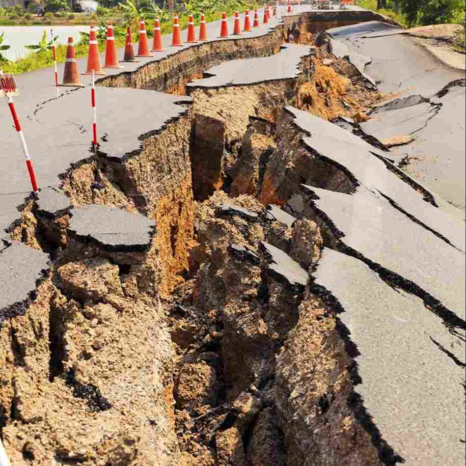 earthquake road crop square 11zon